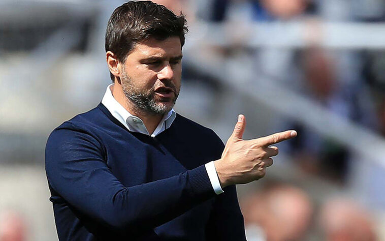 ESQUENTOU - Treinador do Paris Saint-Germain desde janeiro, Mauricio Pochettino é alvo do Real Madrid. E segundo o portal "Goal", o argentino já pediu ao presidente Nasser Al-Khelaïfi para deixar a equipe parisiense. Apesar da vontade e do pedido, Pochettino não deverá forçar a barra para sair do PSG. Se o comandante entende que não é certo forçar uma saída, o Real Madrid tampouco entrará em uma disputa com o clube francês.