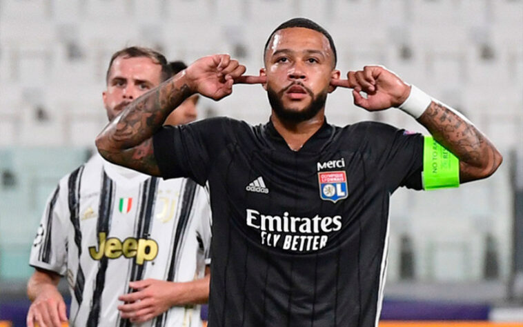 ESQUENTOU - O atacante Memphis Depay está na mira de diversos clubes italianos, segundo a revista “France Football”. As informações não apontam os nomes dos interessados, mas entende-se que Juventus, Milan e Inter de Milão, que já demonstraram desejo no holandês no passado, sejam alguns dos possíveis destinos.