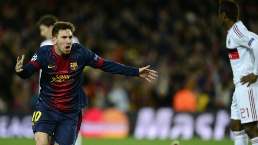 Goleador máximo em casa durante uma temporada em partidas oficiais. Somando todas as competições, Messi marcou 46 gols no Camp Nou na temporada 2011/12. 