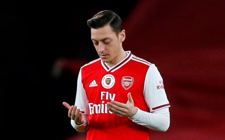 FECHADO - A novela entre Mesut Ozil e o Arsenal está próxima de um desfecho. De acordo com o "Athletic", o meio-campista alemão chegou a um acordo com os Gunners para rescindir seu contrato.