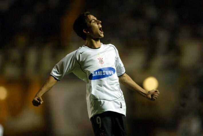 Nilmar - Em apresentação pelo Corinthians, o atacante se diz feliz pela oportunidade de "jogar em um grande clube do Brasil". O atleta foi revelado pelo Internacional.