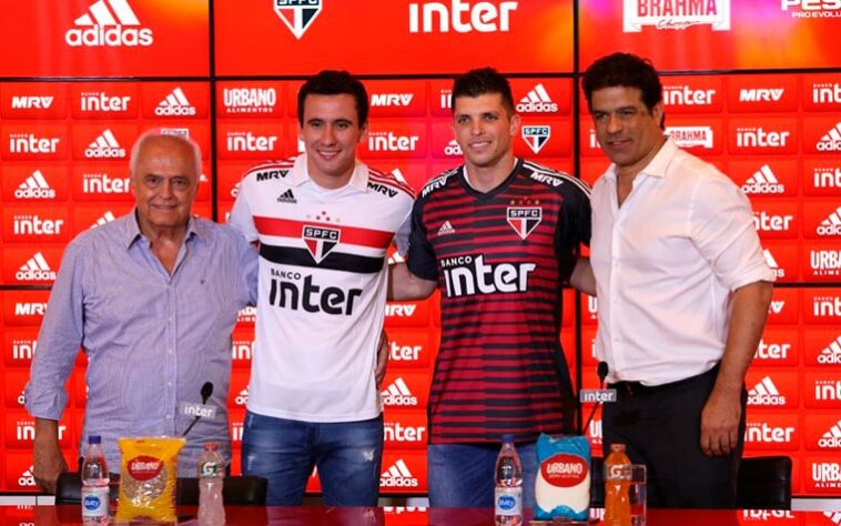 Em 2019, devido aos bons números do ano anterior, foi contratado pelo São Paulo por 6 milhões de euros, cerca de R$ 26,5 milhões na cotação da época, um valor considerado alto para os padrões do futebol brasileiro. Assim, a diretoria tricolor depositava muita confiança no atacante para que ele se tornasse o artilheiro da equipe.