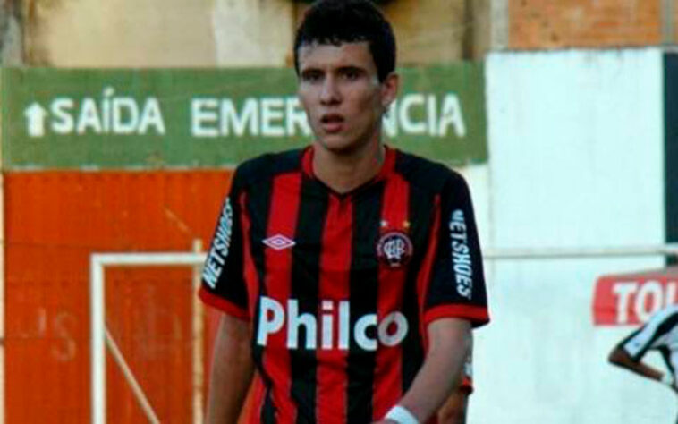 Pablo estreou em 2011 no time profissional do Athletico, porém nos dois primeiros anos da sua carreira não teve muitas chances e era escalado juntamente com os reservas no estadual, não fazendo nenhum gol nos primeiros anos de Furacão.