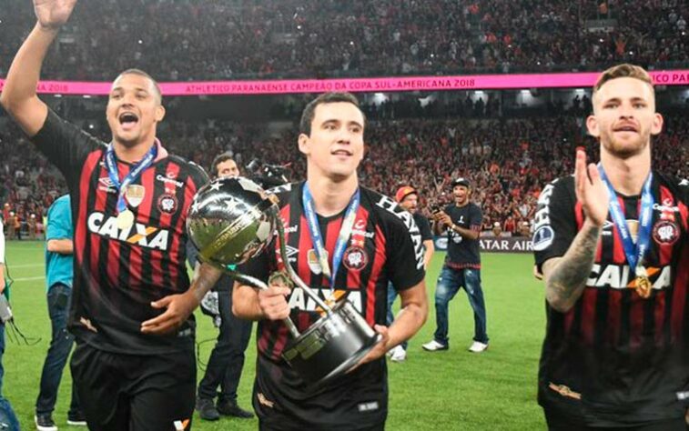 No mesmo ano de sua melhor temporada, conquistou a Copa Sul-Americana, o primeiro título internacional do Athletico Paranaense, se sagrando o artilheiro da competição com cinco gols, sendo dois deles na grande final contra o Junior Barranquilla.