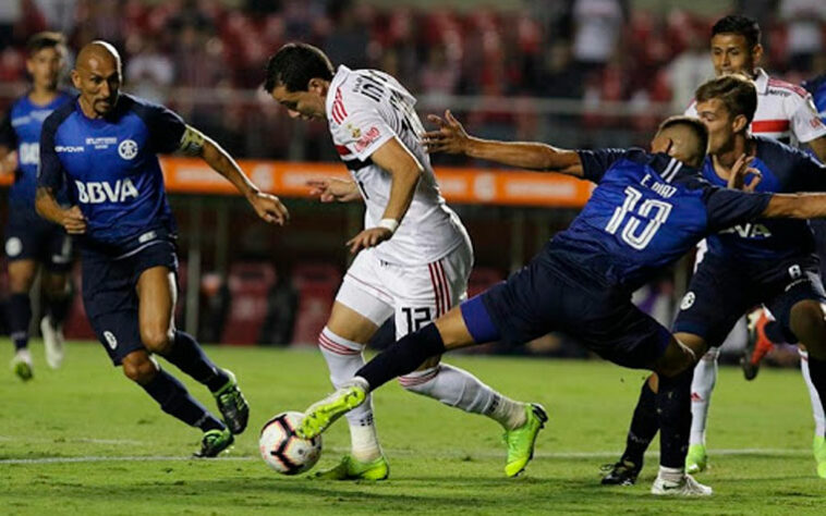 A primeira decepção da torcida com Pablo foi na fase preliminar da Libertadores, contra o Talleres. O então camisa 12 não mostrou muita coisa e ficou sumido nas duas partidas.