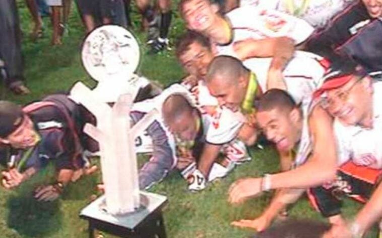 2005: Paulista (campeão) x Fluminense - Placar agregado: 2 x 0