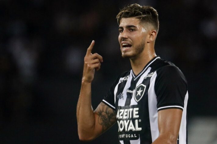 Pedro Raul, do Botafogo, tem 24 anos e um contrato até dezembro de 2021. Seu valor de mercado é de 850 mil euros (R$ 5,5 milhões).