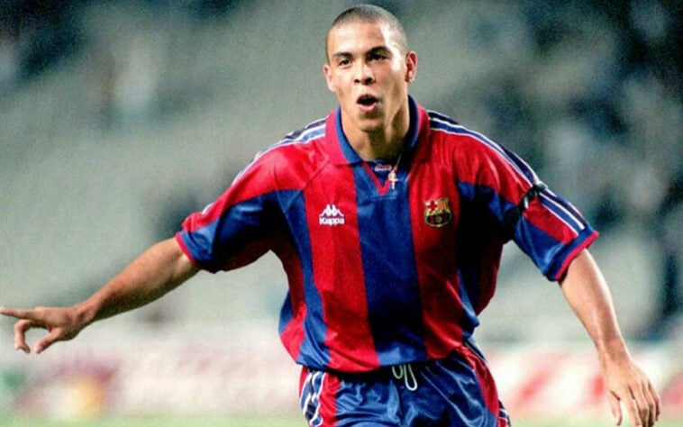 9º lugar: Ronaldo - Do PSV para o Barcelona (1996) - Valor: €15 milhões - Grande destaque do PSV em 1995/96 e melhor do mundo do mesmo ano, Ronaldo chegou ao Barcelona como uma grande promessa e que elevaria o patamar da equipe catalã.