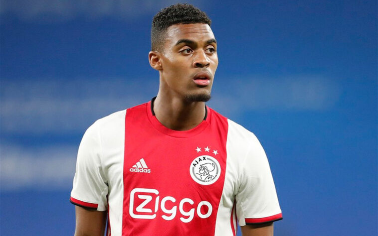 Ryan Gravenberch - Titular do Ajax com apenas 18 anos, o volante holandês está sendo disputado por Barcelona e Juventus. Ele, inclusive, vem sendo chamado de "novo Pogba" devido às semelhanças físicas e técnicas com o meio-campista francês. Com contrato até 2023, o negócio pode sair por 20 a 25 milhões de euros (de R$ 133 milhões a R$ 166 milhões). 