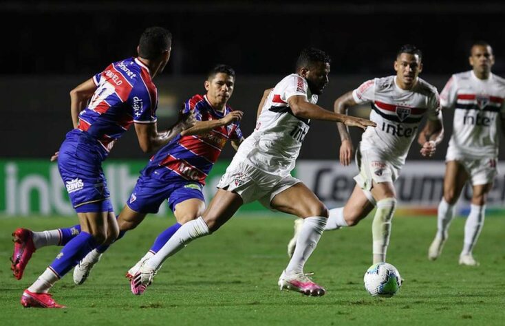 No Morumbi, o São Paulo foi escalado pelo técnico Fernando Diniz com Tiago Volpi; Tchê Tchê, Diego Costa, Bruno Alves e Reinaldo; Luan, Daniel Alves, Gabriel Sara e Igor Gomes; Brenner e Luciano. Ao longo da partida, Arboleda, Léo, Vitor Bueno e Pablo entraram em campo. 