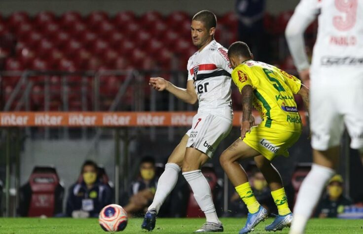 O São Paulo iniciou o jogo com Tiago Volpi, Juanfran, Arboleda, Bruno Alves e Reinaldo; Tchê Tchê, Daniel Alves e Igor Gomes; Pablo, Vitor Bueno e Pato. Ao longo da partida, o técnico Fernando Diniz colocou Igor Vinícius, Helinho, Everton, Paulinho Bóia e Hernanes na partida. 