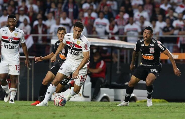 São Paulo – 7 jogadores: Miranda (36 anos), Reinaldo (31 anos), Dani Alves (37 anos), Hernanes (35 anos), Rojas (31 anos), William (34 anos) e Éder (34 anos)