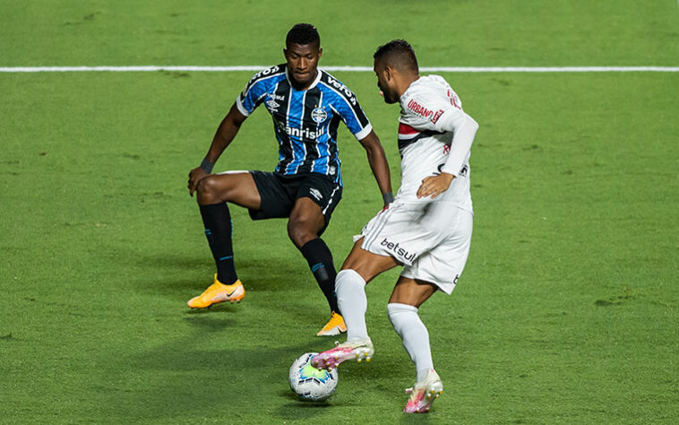 Uma semana depois, o São Paulo empatou com o Grêmio por 0 a 0. Aliás, será contra os gaúchos a semifinal da Copa do Brasil nos dias 23 e 30 de dezembro.