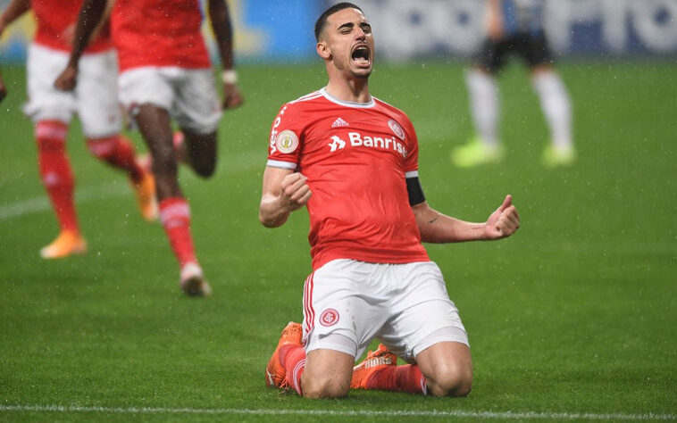 THIAGO GALHARDO - Internacional (C$ 19,64) - O artilheiro do campeonato retorna de suspensão neste domingo e tem pela frente um adversário que está na zona de rebaixamento. O Colorado vem de quatro vitórias seguidas e tem o favoritismo contra o Goiás no Beira-Rio. O fato de cobrar pênaltis aumenta seu potencial para ser escalado na rodada.