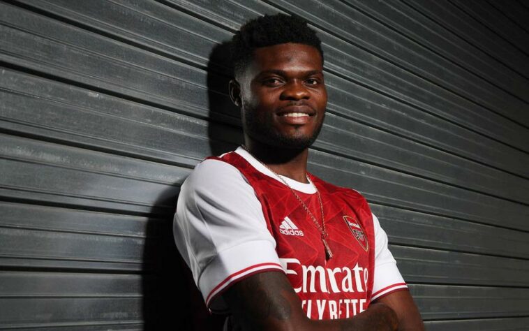 Thomas Partey, do Arsenal, sofreu uma lesão na partida contra o Aston Villa, pela Premier League, no domingo (8). O jogador irá desfalcar a seleção de Gana nas Eliminatórias da Copa Africana das Nações e não tem previsão de retorno aos Gunners.