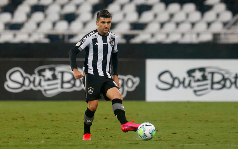 Botafogo – Victor Luis (foto), Bruno Nazário e Ivan Ângulo