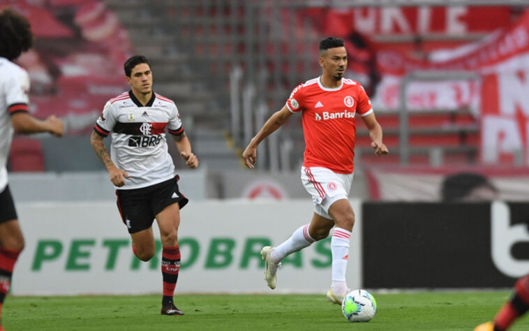 O Flamengo suou muito, mas, no finzinho, arrancou o empate em 2 a 2 com o Internacional. Pedro e Everton Ribeiro marcaram para o Rubro-Negro, enquanto Abel Hernández e Thiago Galhardo fizeram os gols colorados. O LANCE! traz as avaliações da partida. Notas por Vinícius Faustini (faustini@lancenet.com.br)