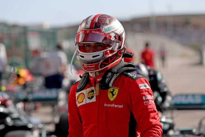 Charles Leclerc fez 1min17s090, apenas quatro décimos atrás da pole, e larga em quarto