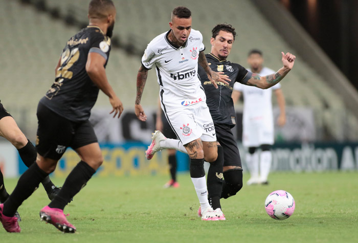 Ceará - Sobe: O time cearense foi superior em boa parte do jogo e pressionou em cima, além de manter muito a posse de bola/ Desce: A falha de Prass fez o time sair atrás do placar, além da expulsão de Eduardo aos 16 do segundo tempo, complicando a situação do time.