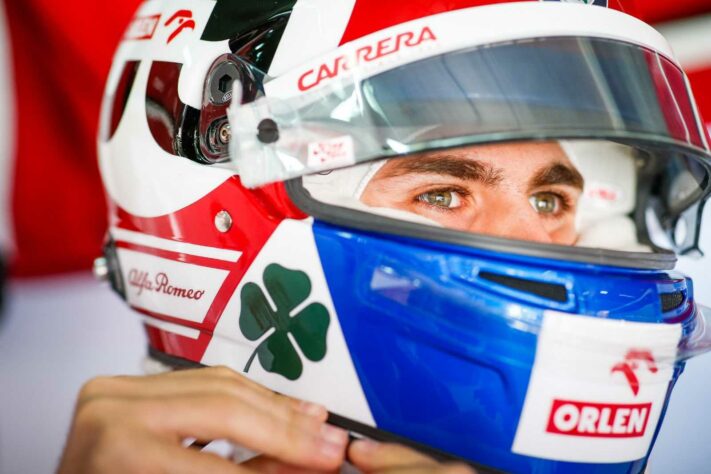 Giovinazzi, novamente correndo em casa, larga apenas no 20º posto