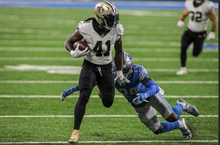 3º Alvin Kamara - O atleta está em ritmo de ter a melhor temporada de um RB no jogo aéreo na história.