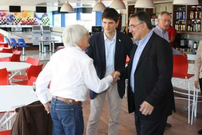 Bernie Ecclestone, então chefão da F1, chegou a se encontrar com o governador Raimundo Colombo para discutir as obras em Penha