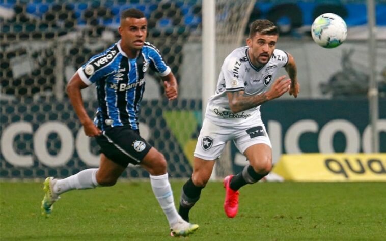 GRÊMIO: SOBE - A organização da equipe do Grêmio foi fundamental para garantir a vitória. Mesmo com um jogador a menos, o Tricolor conseguiu o terceiro gol em uma linda troca de passes e se fechou até o fim do jogo. Destaque também para Pepê, que marcou dois gols na partida. DESCE - Novamente, o time de Renato Gaúcho sofreu um gol de bola alçada na área. O Grêmio vem sofrendo nas últimas rodadas e precisa ajustar a marcação nas bolas paradas. 