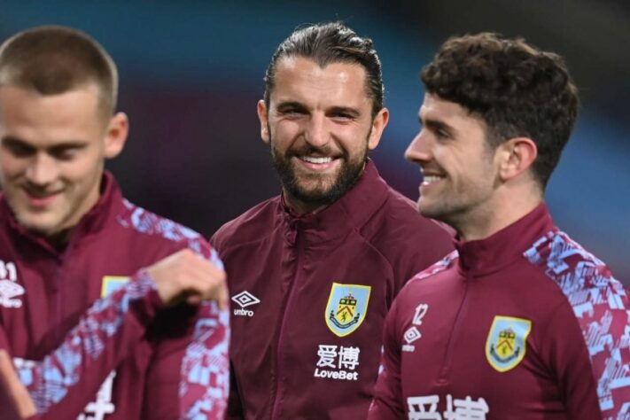 ESQUENTOU - O futebol inglês pode ter um novo clube milionário. De acordo com informações da emissora britânica "Sky Sports", o Burnley, que disputa a Premier League, está perto de ser comprado pelo empresário egípcio Mohamed El Kashashy, de 41 anos, que atua no ramo da alimentação