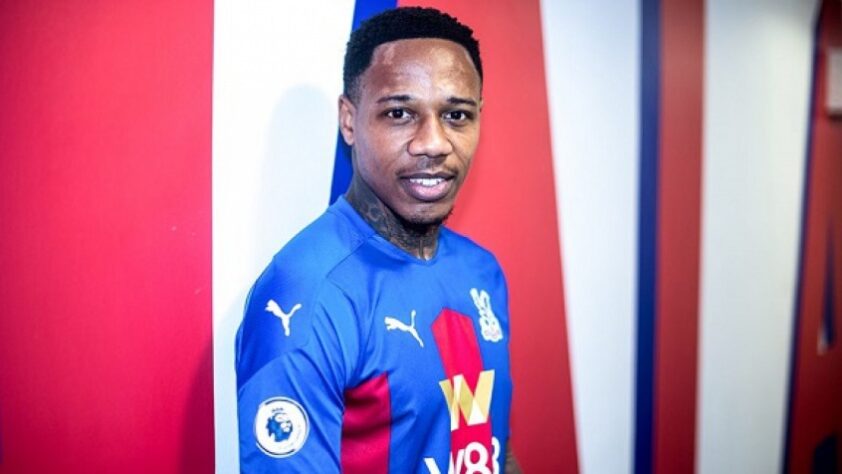 FECHADO - A janela de transferências já fechou, mas o Crystal Palace anunciou um novo reforço. Trata-se do lateral-direito Nathaniel Clyne, ex-Liverpool. O jogador já estava treinando na equipe nas últimas semanas e agora assinou um vínculo. Em seu site oficial, o time londrino informou apenas que o contrato é de ''curta duração''. 