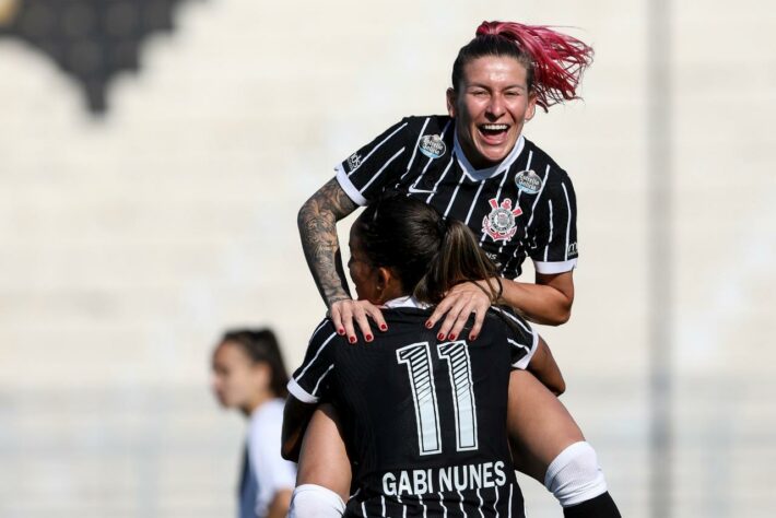 Pelo Brasileirão Feminino, também terão vários jogos, como o clássico entre Corinthians x Santos (19h30), e os jogos São Paulo x Grêmio (19h30) e Iranduba x Palmeiras (19h30). A transmissão é pela CBFtv (via MyCujoo).