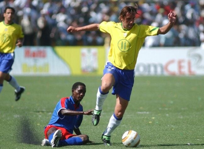 EDU GASPAR - Jogava no Arsenal quando foi convocado por Parreira para as Eliminatórias. Se aposentou em 2010, jogando no Corinthians. Atualmente, é diretor de futebol do Arsenal, e já foi dirigente da Seleção.