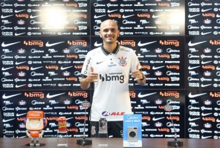 FECHADO - De volta após cinco anos, o lateral-esquerdo Fábio Santos foi apresentado como reforço do Corinthians na tarde desta terça-feira.  Aos 35 anos, Fábio Santos usará a camisa 26 do Timão.