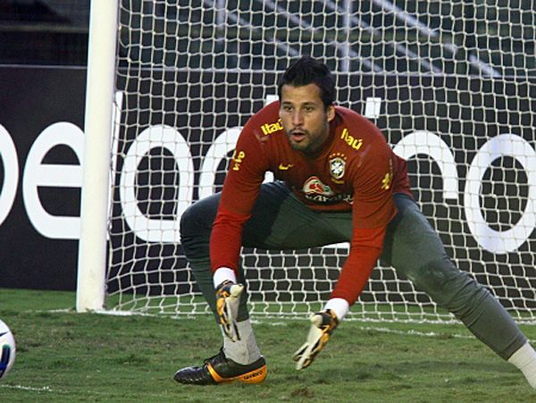 FÁBIO - Atualmente titular e ídolo do Cruzeiro, o goleiro estava no Vasco quando foi convocado. É o dono da faixa de capitão e titular absoluto da Raposa na temporada