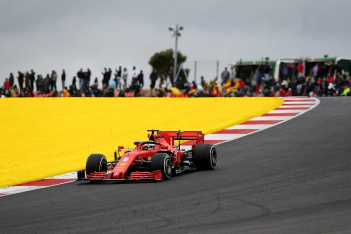 6) Sebastian Vettel foi dispensado pela Ferrari, mas achou uma vaga na Aston Martin. E a ex-Racing Point vai pagar £ 7,28 milhões por ano (R$ 54,5 milhões) para o tetracampeão mundial