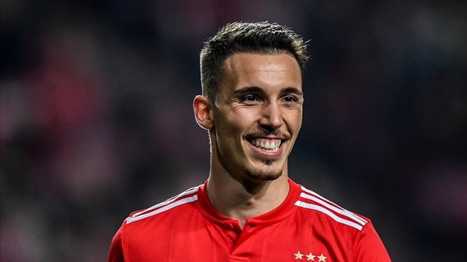 Alejandro Grimaldo nunca foi reconhecido pelo Barcelona, que facilitou a sua saída. 