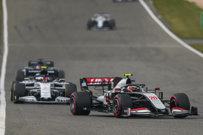 Kevin Magnussen chegou a sonhar com pontos, mas amargou o 13º lugar 