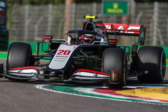 Magnussen larga apenas em 17º no GP da Emília-Romanha após escapar da pista na última tentativa