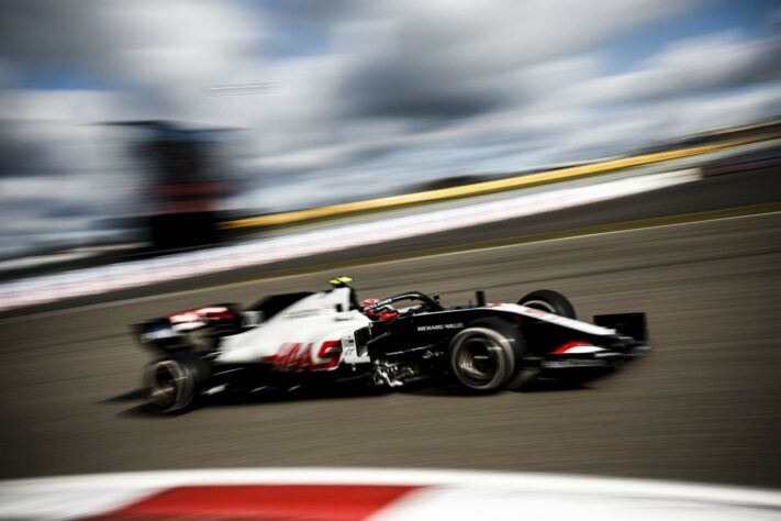 15º - Kevin Magnussen (Haas) - 1min27s125