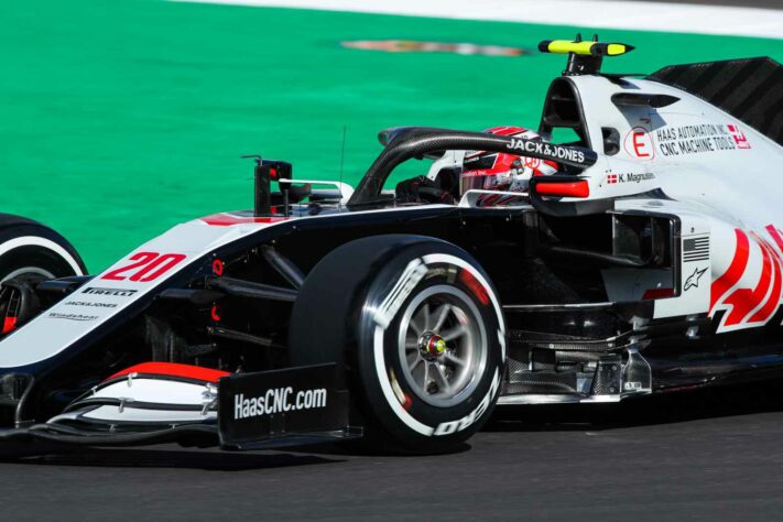 Kevin Magnussen abre a última fila com a Haas com 1min18s508