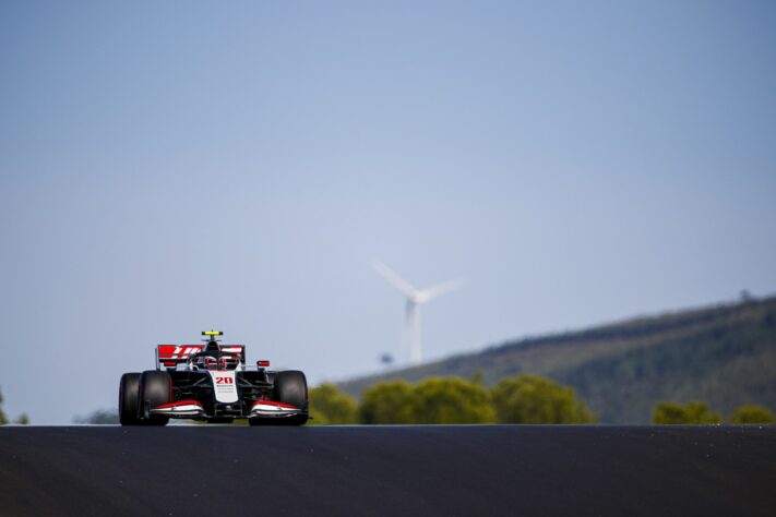 Kevin Magnussen voltou a decepcionar na classificação e ficou apenas em 19º no circuito português 