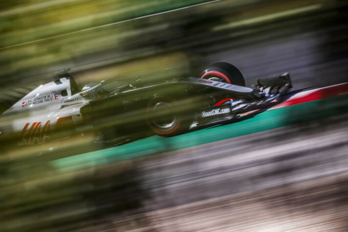 Romain Grosjean em ação no circuito de Portimão durante a classificação