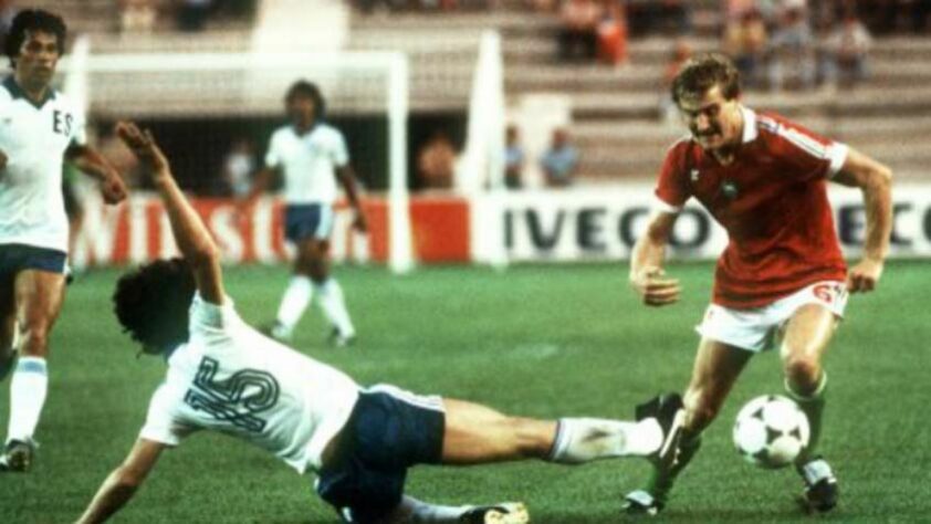 No entanto, essa não foi a maior goleada dos Mundiais: em 1982, a Hungria estreou com um sonoro 10 a 1 em cima de El Salvador. Até o intervalo, a partida estava “apenas” 3 a 0.