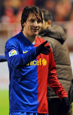 A temporada em que o craque despontou foi a 2008/09, após a chegada de Pep Guardiola ao comando da equipe catalã. Messi fez 23 gols e distribuiu 12 assistências em 31 jogos, conquistando a tríplice coroa (La Liga, Copa do Rei e Champions League) e começando a escrever a sua trajetória como referência do Barcelona.