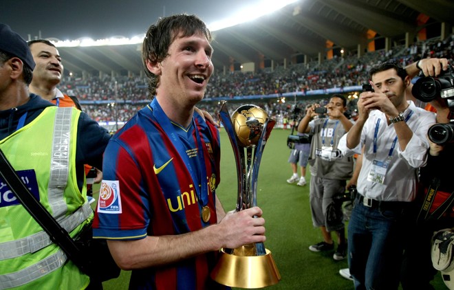 2009 - Lionel Messi (Barcelona) / 2º lugar: Cristiano Ronaldo (Manchester United/Real Madrid); 3º lugar: Xavi (Barcelona)