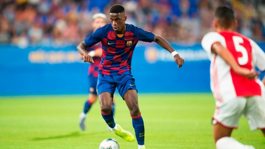 De acordo com o jornal "Mundo Deportivo", o Barcelona quer 20 milhões de euros pelo meia de 18 anos. Porém, o valor é considerado alto para um jogador que pode sair de graça ao final da temporada. Moriba está encostado no Barcelona e teria um acordo com o RB Leipzig para ir ao clube alemão no ano que vem.