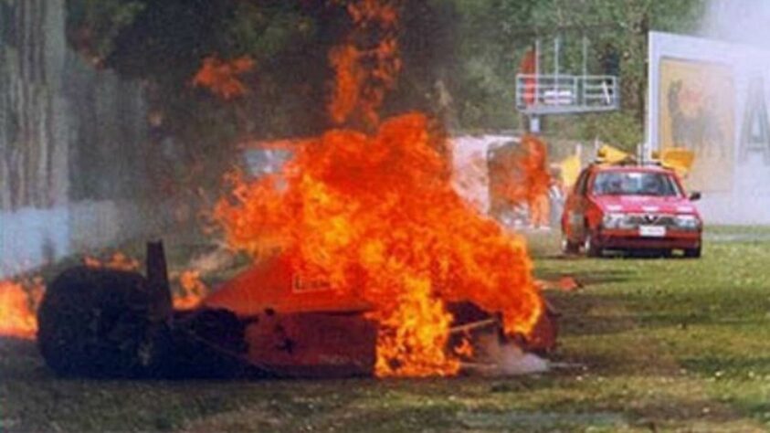 Em 1989, a primeira tensão ficou por conta de Gerhard Berger. Na terceira volta, ele escapou na curva Tamburello, bateu a Ferrari com força no muro e ela pegou fogo. Apesar do susto, tudo bem com o austríaco