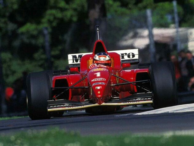 Em 1996, já com mudanças em Ímola, Michael Schumacher correu pela Ferrari pela primeira vez na frente dos 'tifosi' e fez a pole. Na corrida, mesmo com problemas nos freios, foi o segundo