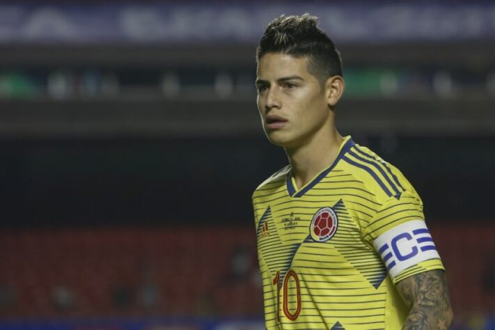 ESQUENTOU - James Rodríguez está próximo de retornar ao Porto, segundo o jornalista Fabrizio Romano. O meia deve ser envolvido na negociação que levará o atacante Luis Díaz à Premier League. No entanto, o clube e o jogador precisam entrar em um acordo salarial. Após uma temporada na Inglaterra, James Rodríguez não faz parte dos planos do técnico Rafa Benítez no Everton. Por outro lado, os torcedores do Porto devem receber o atleta de braços abertos após a primeira passagem pelos Dragões em que marcou 32 gols e contribuiu com 41 assistências.