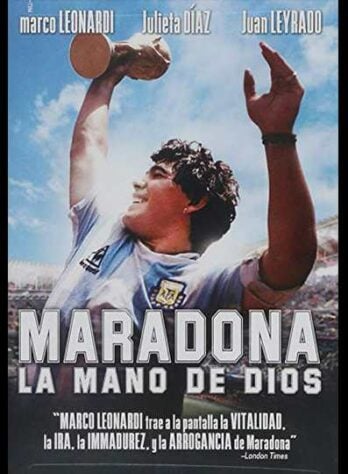 Marco Leonardi interpreta Maradona no filme ‘La mano de Dios’ (2007), mostrando desde sua infância até seu primeiro ataque cardíaco, além do seu auge como estrela internacional do futebol.