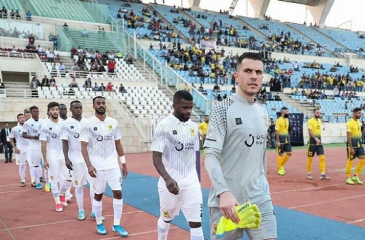 Goleiro campeão da Libertadores com o Grêmio, em 2017, Marcelo Grohe defende as cores do clube saudita Al-Ittihad. O contrato de Grohe com o clube termina em junho de 2022.